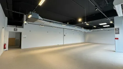 VEIGNE LOCAL COMMERCIAL A LOUER 254 M² - Offre immobilière - Arthur Loyd