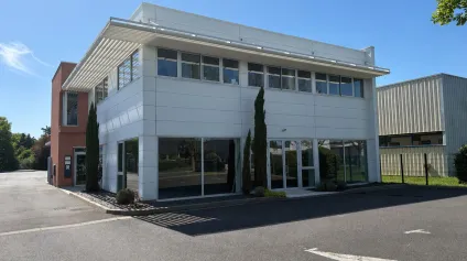 À louer - Local Mixte avec Showroom / bureaux et activités - 350 m2 - PA des Montées / Orléans Sud - Offre immobilière - Arthur Loyd