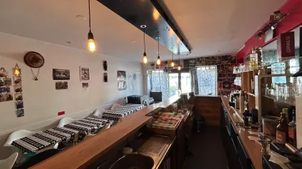 Local commercial à louer à Rezé 130 m2 avec cuisine - Offre immobilière - Arthur Loyd