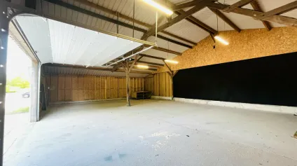 A LOUER SECTEUR HONFLEUR - ENTREPÔT D'ENVIRON 192 m² - Offre immobilière - Arthur Loyd