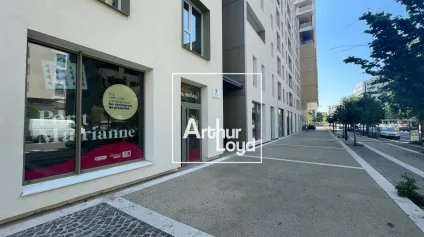 Local commercial 24 m² à louer - Port Marianne Montpellier - emplacement stratégique, forte visibilité - Offre immobilière - Arthur Loyd