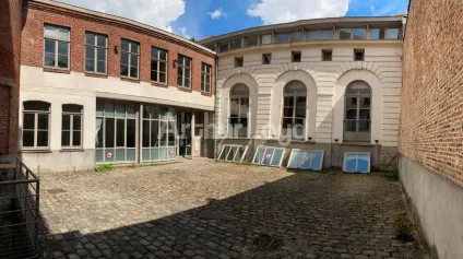 Bureaux à louer à Lille - Immeuble privatif entièrement rénové, prêt à l'emploi - Offre immobilière - Arthur Loyd