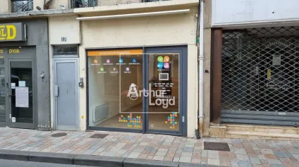 En plein centre-ville, cellule commerciale louée - Offre immobilière - Arthur Loyd