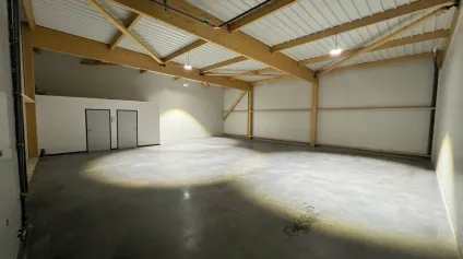 A LOUER - LOCAL D'ACTIVITÉ D'ENVIRON 160 M2 - Offre immobilière - Arthur Loyd