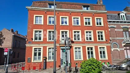 Immeuble indépendant à vendre à Lille - Bureaux de standing et logement avec terrasse face à l'Esplanade - Offre immobilière - Arthur Loyd