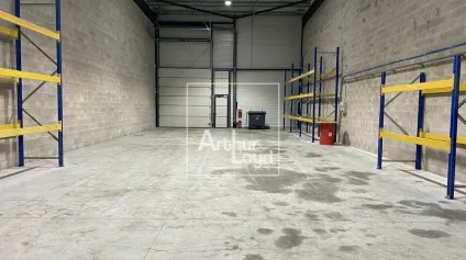 LOCAL D'ACTIVITE A VENDRE MOISSY CRAMAYEL - Offre immobilière - Arthur Loyd