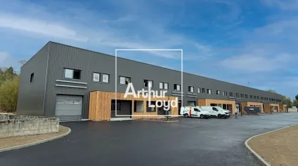 Locaux d'activité neufs à louer Toulouse Launaguet avec parking - Offre immobilière - Arthur Loyd