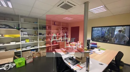 <br />Local commercial de grande surface à vendre avec foncier important et potentiel de division<br /> - Offre immobilière - Arthur Loyd