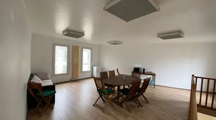 <br />Local commercial avec dépôt - Surface 739 m² environ - Axe passant - La Rochelle<br /> - Offre immobilière - Arthur Loyd