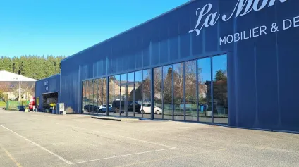 Local dactivité rénové  Visibilité premium axe passant-Treignac - Offre immobilière - Arthur Loyd