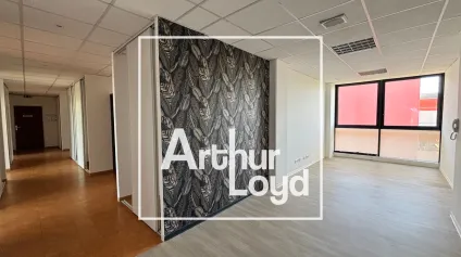 Bureaux à louer à Nîmes au NOVEO CENTER avec accès parking en dernier étage - Offre immobilière - Arthur Loyd