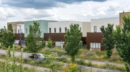 Locaux d'activité à la vente à Buchelay avec parkings privatifs - Offre immobilière - Arthur Loyd