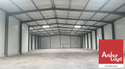 A louer Bollène - proche sortie autoroute A7 - entrepôt de stockage récent avec bureaux - Offre immobilière - Arthur Loyd