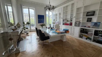 Bureaux à louer à Bordeaux centre avec cachet ancien et grande visibilité - Offre immobilière - Arthur Loyd