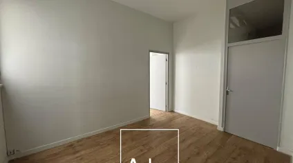 A LOUER Local Professionnel 46m2-Brive-Parkings - Offre immobilière - Arthur Loyd