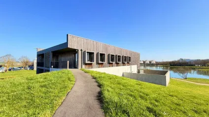BUREAUX À LOUER 120 M² CLIMATISÉS AVEC ACCÈS PMR ET STATIONNEMENT À PROXIMITÉ POITIERS OUEST - Offre immobilière - Arthur Loyd