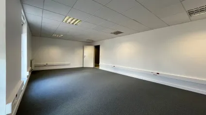Bureaux de 276m2 avec stockage et parking - LAON - Offre immobilière - Arthur Loyd