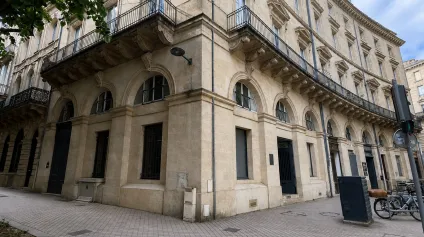 Bureaux de caractère à louer - Bordeaux Quinconces - entresol en immeuble pierre - Offre immobilière - Arthur Loyd