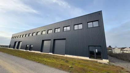 A LOUER CELLULE D'ACTIVITÉ NEUVE 240 M2 - GRANDFRESNOY - Offre immobilière - Arthur Loyd