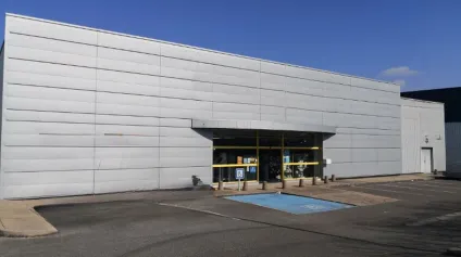 À LOUER : Local commercial de 547 m², idéalement situé dans une zone commerciale à Mably. - Offre immobilière - Arthur Loyd