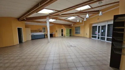 Locaux commerciaux à vendre à ROANNE 42300 - Offre immobilière - Arthur Loyd