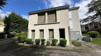 À VENDRE OU À LOUER - Bureaux de 380 m² dans une maison de Maître en R+1 sur terrain privatif et clos de 1 886 m² au Sud de Saint-Étienne - Offre immobilière - Arthur Loyd