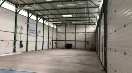 A VENDRE - Terrain clos comprenant un local d'activité de 300 m² à L'Etrat - Offre immobilière - Arthur Loyd