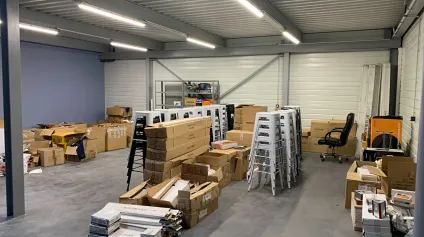 À VENDRE : Locaux d'activités de 360 m² + 6 places de stationnement, situés à LE COTEAU - Offre immobilière - Arthur Loyd