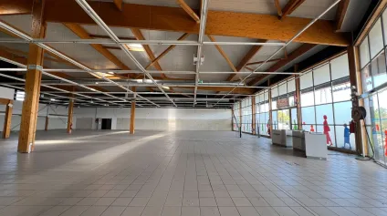 À LOUER EN EXCLUSIVITÉ : Local commercial de 1 140 m², emplacement premium à Montbrison - Offre immobilière - Arthur Loyd