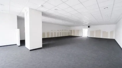 À LOUER : Local commercial de 230 m² + bureaux 80 m² à FEURS - Offre immobilière - Arthur Loyd
