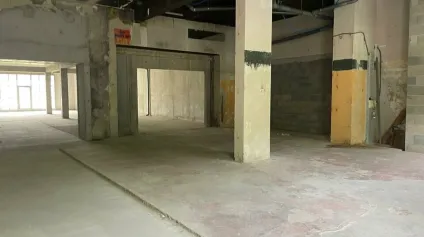 A VENDRE LOCAL COMMERCIAL DE 357 m2 - CENTRE VILLE - LA ROCHE SUR YON - Offre immobilière - Arthur Loyd