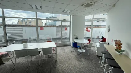 A LOUER POITIERS PROCHE DES CORDELIERS TRES LUMINEUX BUREAUX 80m² AVEC TERRASSE PRIVATIVE - Offre immobilière - Arthur Loyd