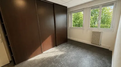 TOURS CENTRE BUREAUX A VENDRE 47 M² PARKINGS et CAVE - Offre immobilière - Arthur Loyd