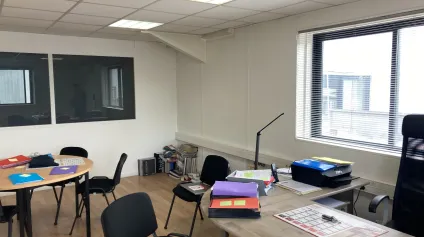 Local d'activité à louer - Eysines - 140 m² avec bureaux climatisés et parking - Offre immobilière - Arthur Loyd