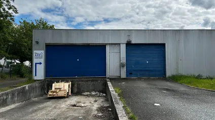 Local d'activité à louer - Bordeaux - 1 200 m² avec entrepôt, bureaux et quai de déchargement - Offre immobilière - Arthur Loyd