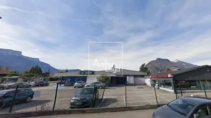 LOCAL D'ACTIVITE A LOUER - 343m² - SAINT EGREVE - Offre immobilière - Arthur Loyd
