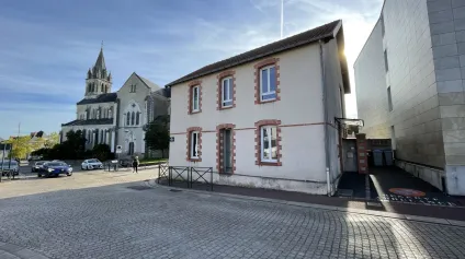 A LOUER - PETIT IMMEUBLE INDÉPENDANT -CENTRE VILLE DE BASSE GOULAINE - Offre immobilière - Arthur Loyd