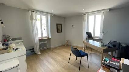 A LOUER - PETIT IMMEUBLE INDÉPENDANT -CENTRE VILLE DE BASSE GOULAINE - Offre immobilière - Arthur Loyd