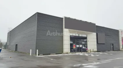LOCAL COMMERCIAL à LOUER de 925 m² - Offre immobilière - Arthur Loyd
