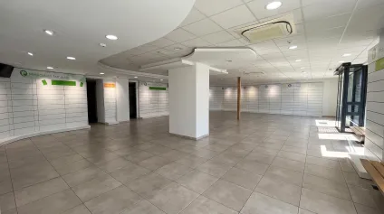 LOCAL COMMERCIAL RÉNOVÉ DE 350M2 - SAINT-QUENTIN - Offre immobilière - Arthur Loyd