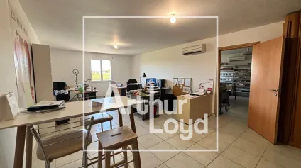 Bureaux lumineux à louer aux portes d'Uzès - St Chaptes avec garage - Offre immobilière - Arthur Loyd