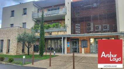 MONTBOUCHER-SUR-JABRON - AU SEIN D'UNE MAISON MÉDICALE - A LOUER - LOCAL PROFESSIONNEL D'ENVIRON 21,70 m2 AU REZ-DE-CHAUSSÉE<br /> - Offre immobilière - Arthur Loyd