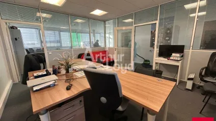 LA CHAUSSÉE SAINT VICTOR - LOCATION BUREAUX DE 144 M² - ACCÈS AUTOROUTE A10 À 1 KM - Offre immobilière - Arthur Loyd