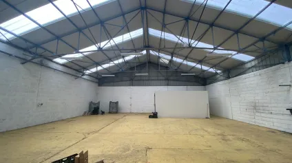 A LOUER LOCAL D'ACTIVITE 300m² A LORIENT - Offre immobilière - Arthur Loyd
