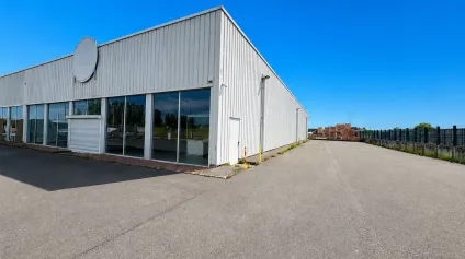 A LOUER LOCAL COMMERCIAL 490 M2 SECTEUR CLERMONT - Offre immobilière - Arthur Loyd