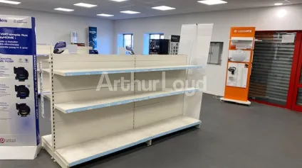 Entrepôt avec show room à louer à Lomme surface de 840 m2 accès facile - Offre immobilière - Arthur Loyd