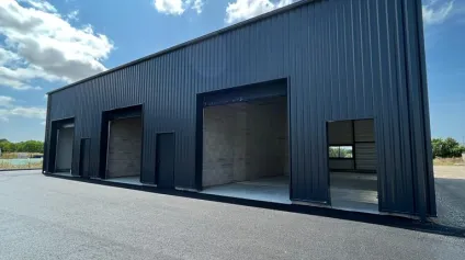 <br />A LOUER locaux d'activités 100m² environ<br /> - Offre immobilière - Arthur Loyd