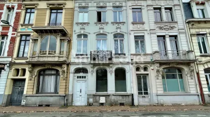 Bureaux à vendre Lille - 74 m² en rez-de-chaussée avec cour privative et cuisine aménagée - Offre immobilière - Arthur Loyd