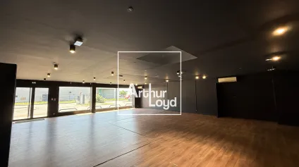 LOCAL COMMERCIAL À LOUER - 450 m² - ZONE COMMERCIALE PORTET SUR GARONNE - Offre immobilière - Arthur Loyd