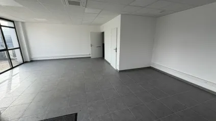 Locaux à louer en zone d'activité de Romans - Mours - Offre immobilière - Arthur Loyd